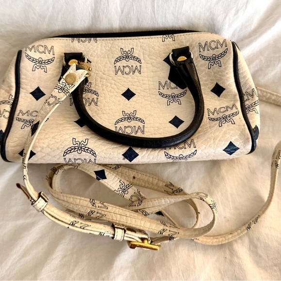 👑✅PRICE FIRM✅ AUTHENTIC White Mini MCM Crossbody Bag - Picture 4 of 17